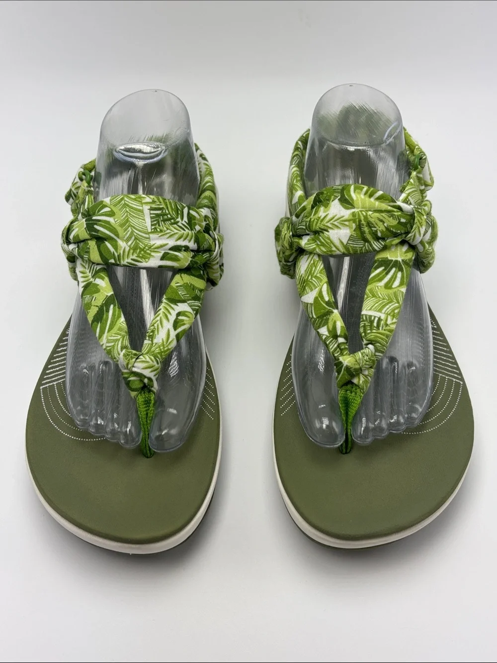Cloudsteppers by Clarks Arla Nicole‎ Green Jersey Thong Sandals - 11W